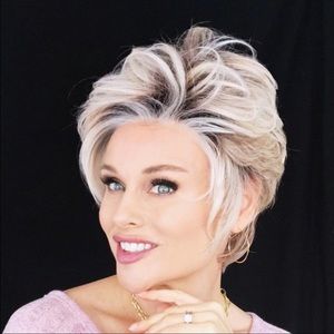 NWT..Rachel Welch “Up Close and Personal” lace front wig in Iced Latte Macchiato